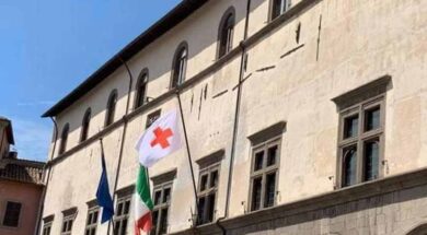 palazzo-dei-priori-croce-rossa
