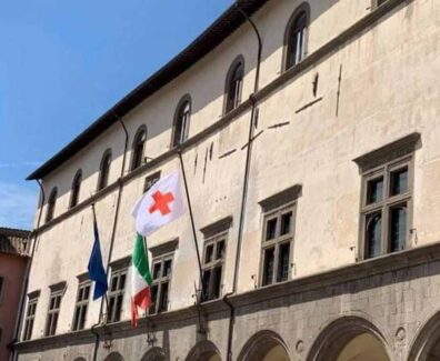palazzo-dei-priori-croce-rossa