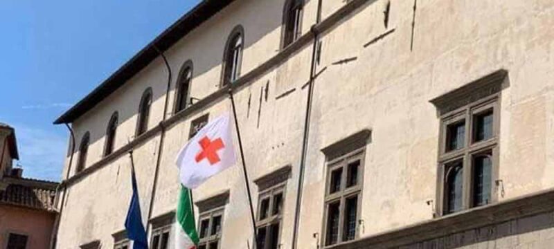 palazzo-dei-priori-croce-rossa