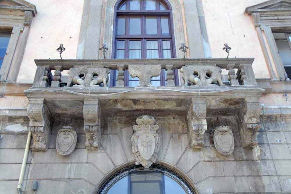 Affitti dei locali commerciali del Comune, Palazzo dei Priori chiede le ricevute degli ultimi 5 anni.