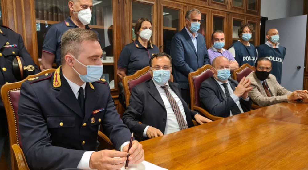 Caporalato verso 13 dipendenti: ai domiciliari gestori di 8 impianti di carburante.