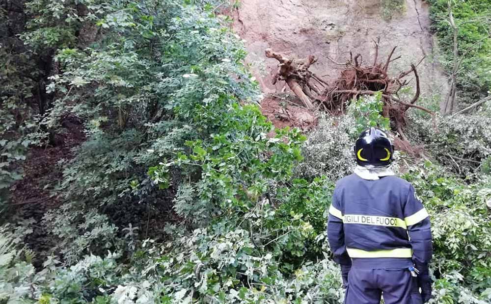 Palanzana e Parco Marturanum: escursioniste cadono, soccorse dai vigili del fuoco.