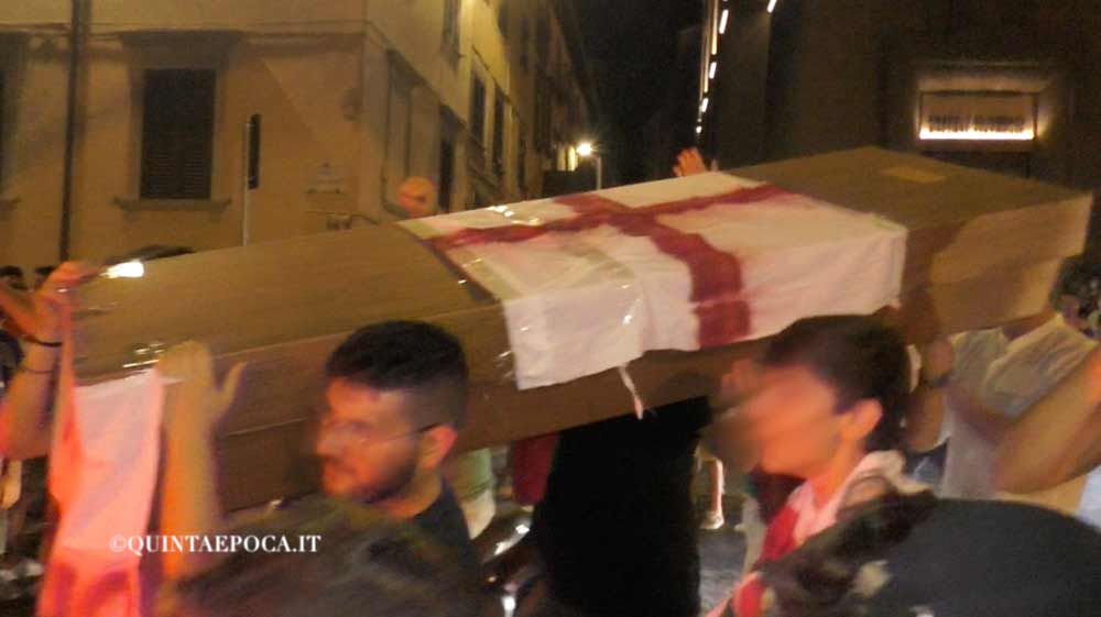 Il "Funerale" all'Inghilterra battuta dall'Italia.
