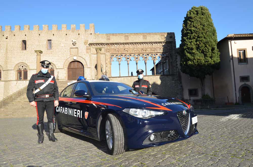 Controlli anti droga: fermato e denunciato uomo in via Cattaneo con droga e coltello.