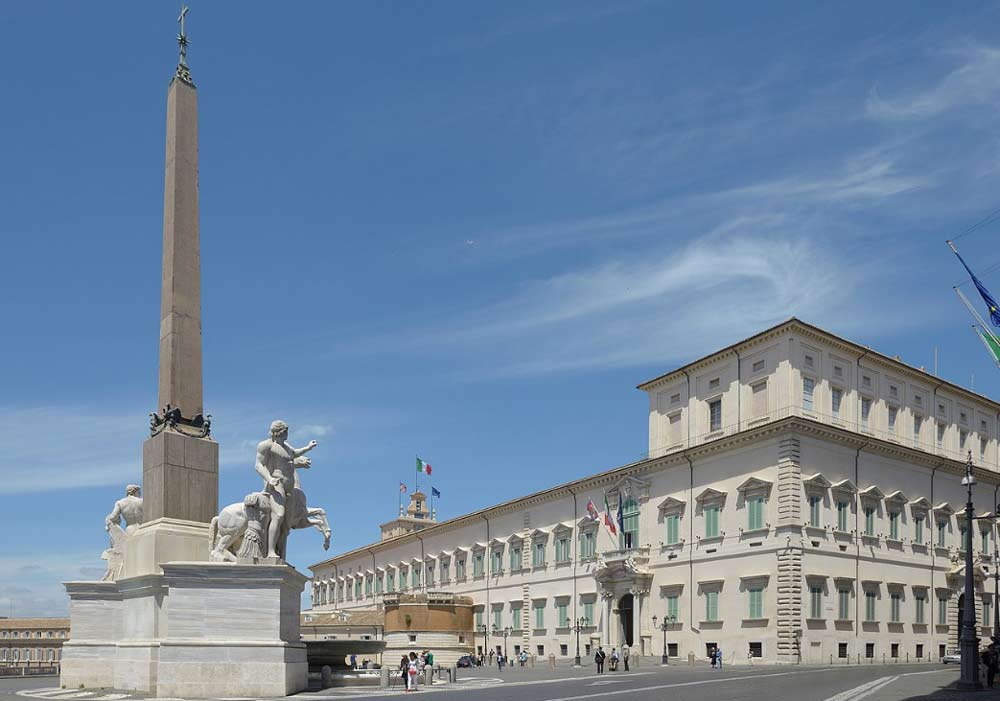 Quirinale, si stringe il cerchio sui nomi. Berlusconi scioglie la riserva domani.