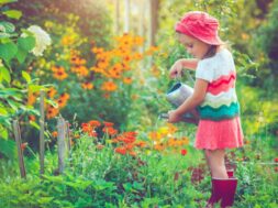 bambina-bambini-fiori-campagna