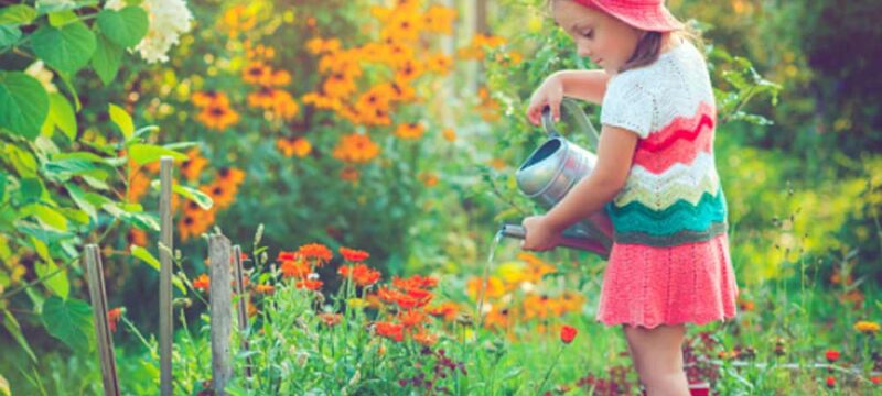 bambina-bambini-fiori-campagna