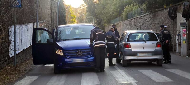 prato-giardino-incidente-vigili-urban
