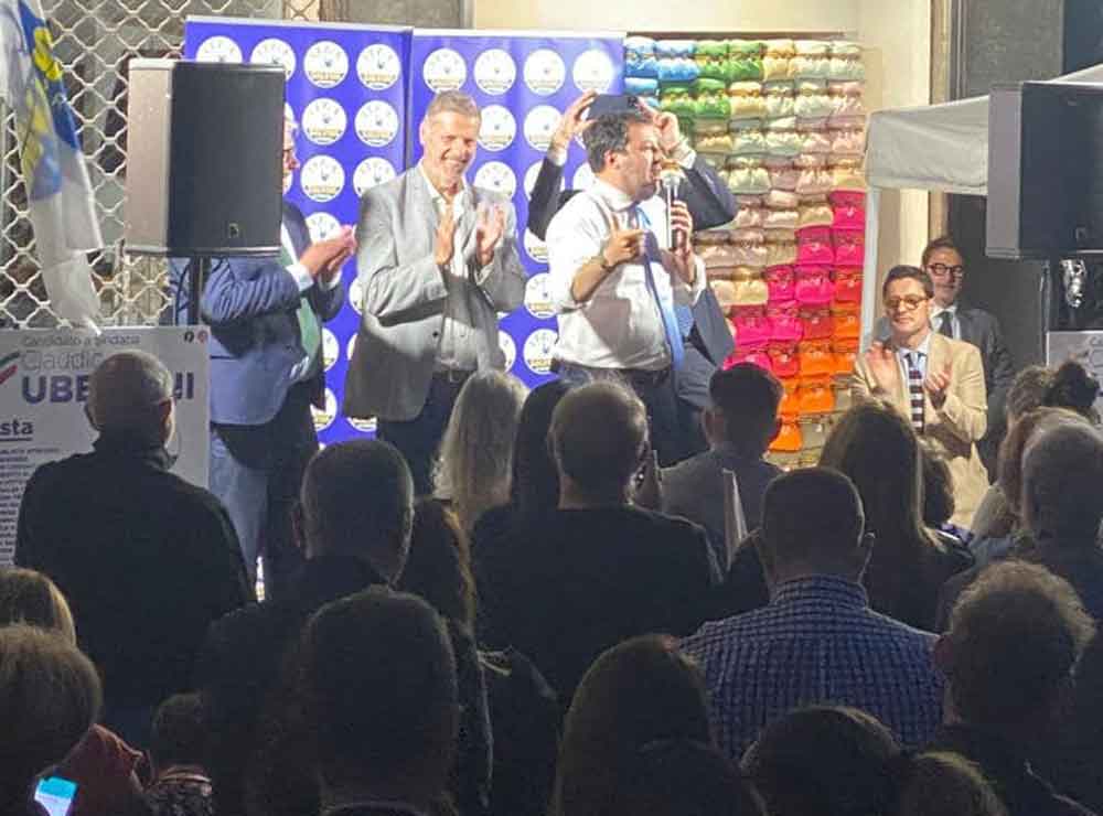 Salvini a Viterbo, di martedì alle 21, porta in piazza circa 300 persone.