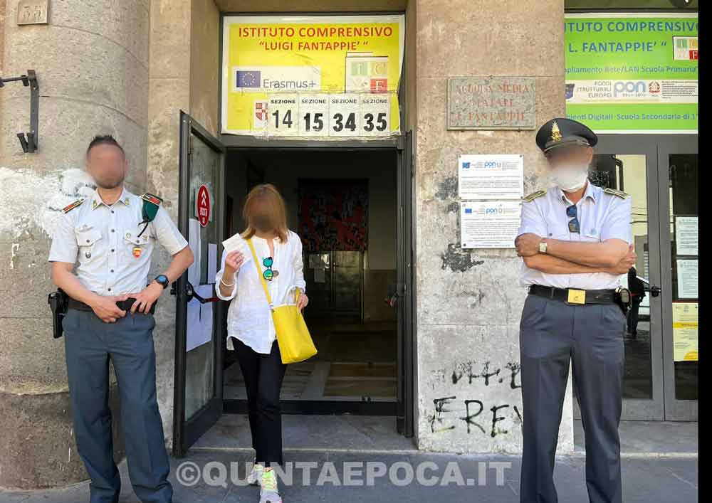 Elezioni, affluenza alle 12 del 19,63%. Sei schede e code ai seggi.
