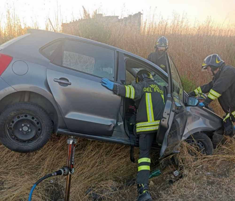 Auto fuori strada, due ragazzi gravi, uno trasportato in elisoccorso.