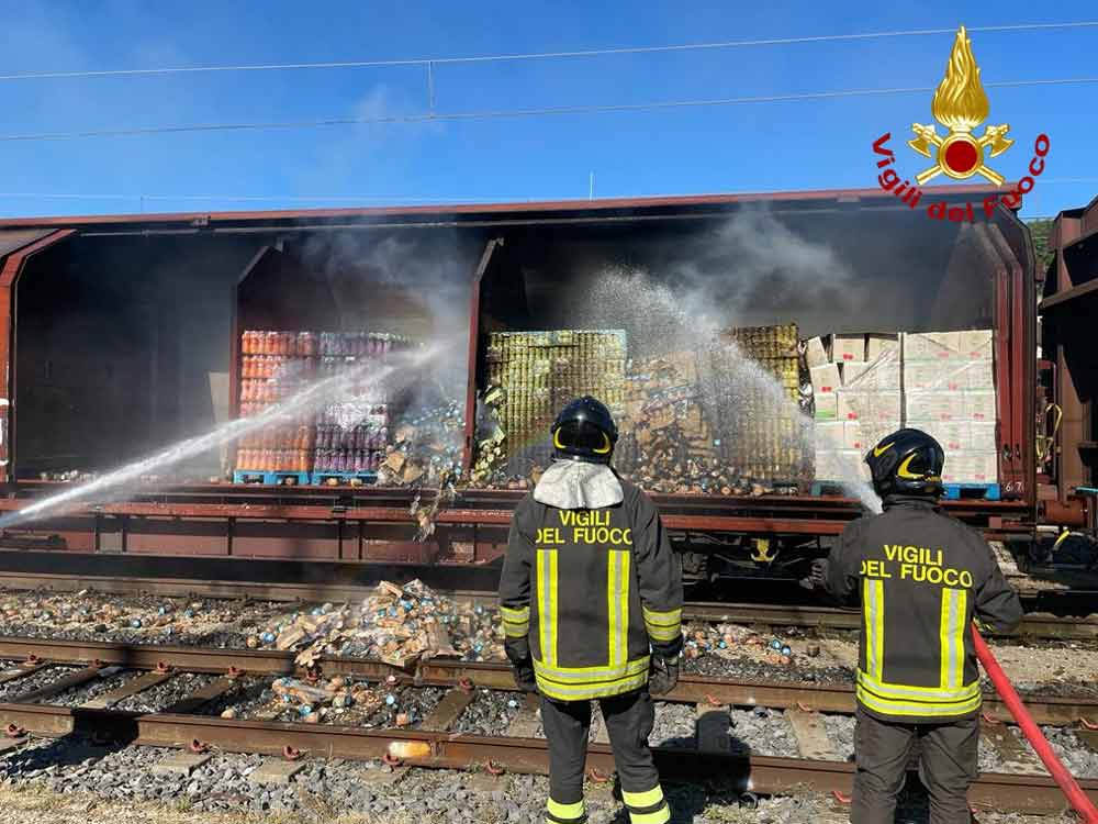 Orte, spento in stazione l’incendio a un vagone di un treno in viaggio.