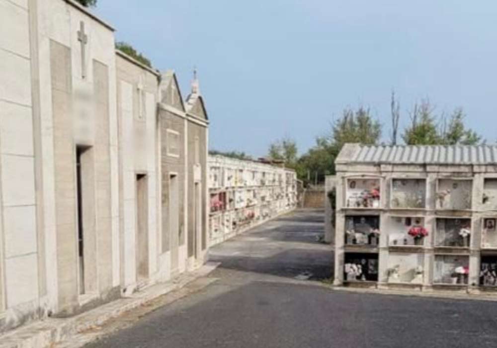 Cimiteri: loculi in esaurimento. A Grotte scivolamento a valle del terreno.