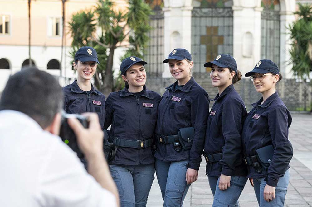 La polizia presenta il calendario: “12 tavole, un inno alle bellezze d’Italia”.