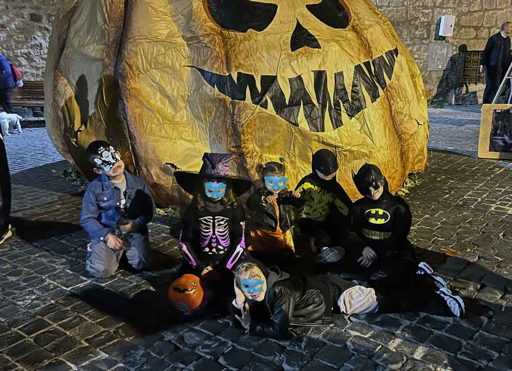 Notte di Mezzo mega Zucca Piazza San Carluccio realizzata da Liceo Artistico Orioli