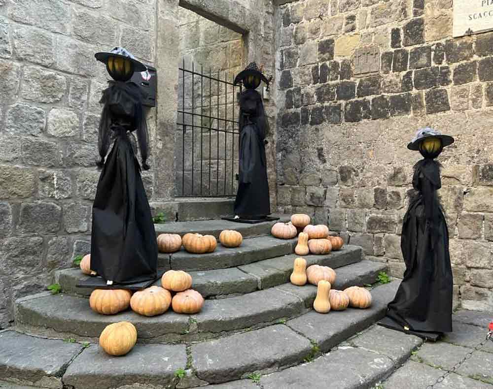 Notte di Mezzo - allestimenti Piazza Scacciaricci.