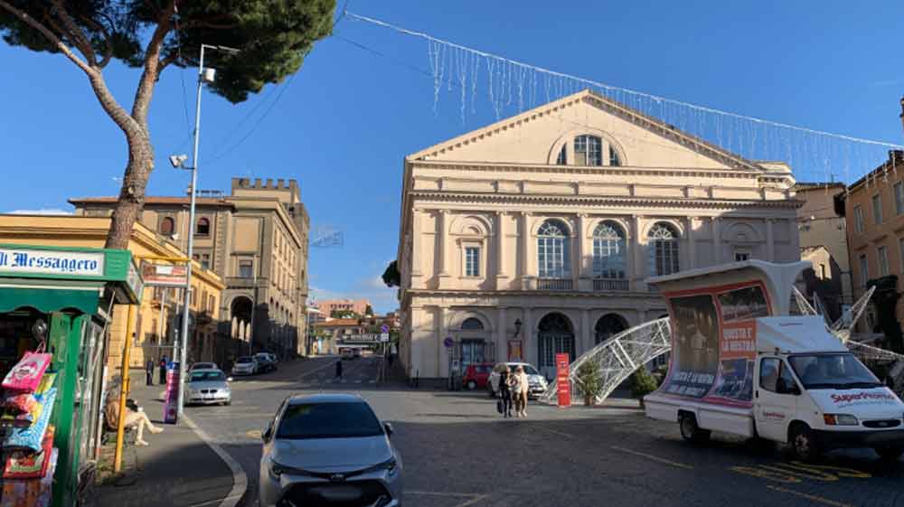 La protesta degli ambulanti continua con una vela che sfilerà in città.