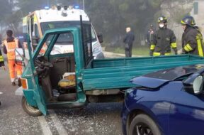 incidente-motocarro-autovettura