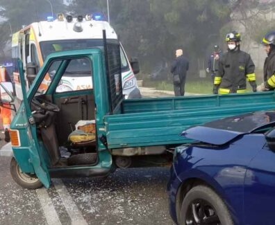 incidente-motocarro-autovettura