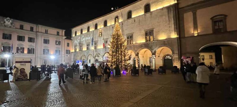 notte-sbianca-piazza-plebiscito-natale