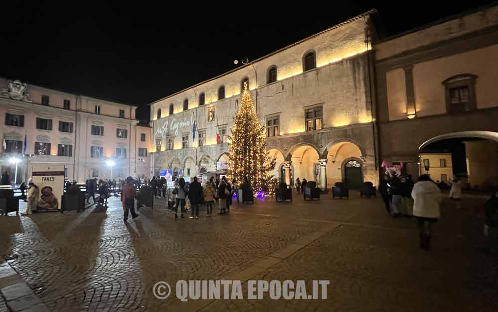 Albero di Natale quest’anno al Sacrario e non a piazza del Comune.