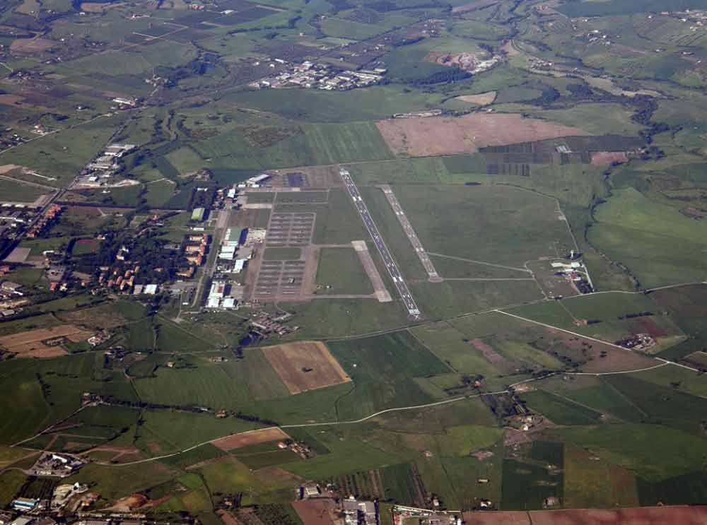 Viterbo, aeroporto su due rotte diverse: piccolo scalo turistico o terzo aeroporto del Lazio?