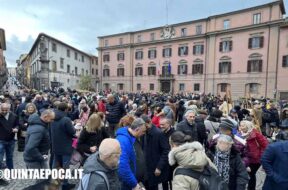 benedizione-animali-folla-piazza-plebiscito