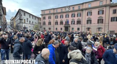 benedizione-animali-folla-piazza-plebiscito