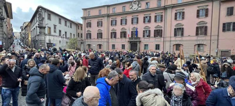 benedizione-animali-folla-piazza-plebiscito