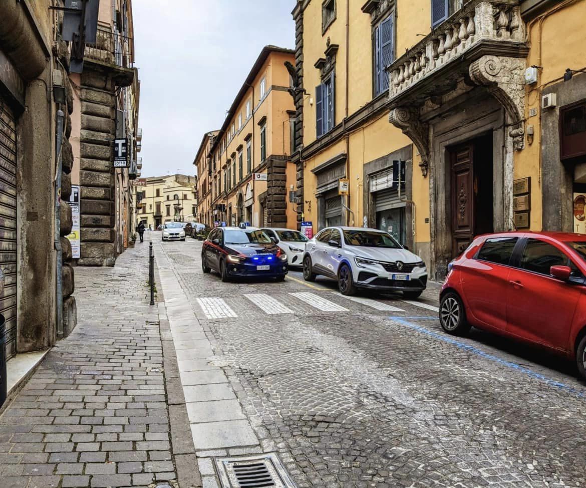 Tentata rapina a via Cavour a danni di un commerciante.