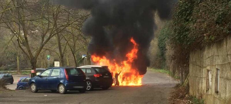 AUTO-IN-FIAMME