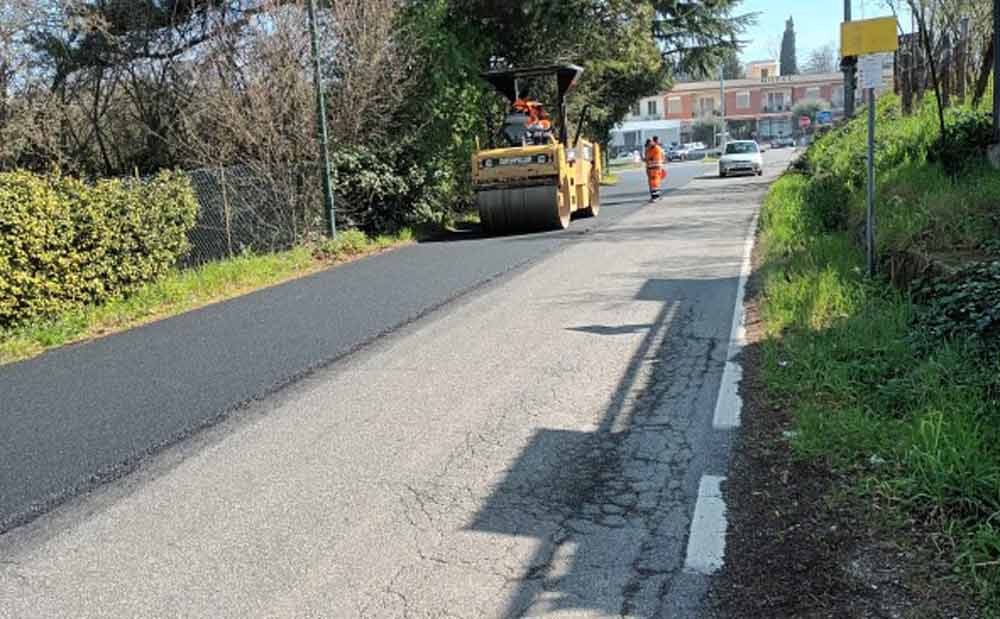 Provincia asfalta strada Valle di Vico, Romoli: «In 7 giorni, partiti 5 cantieri».