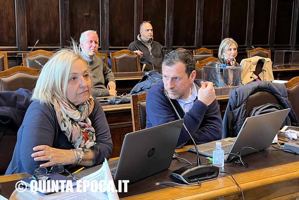 Francigena, Croci a FDI: “Il bagno di umiltà che vi hanno fatto fare i cittadini ancora brucia”.