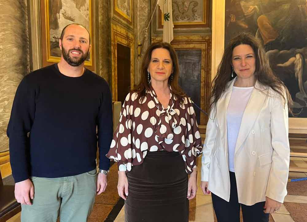 Verde pubblico, sale lo scontro, Frontini: “Contratti sono quelli di prima”, FDI: “Contratti fatti da lei”.