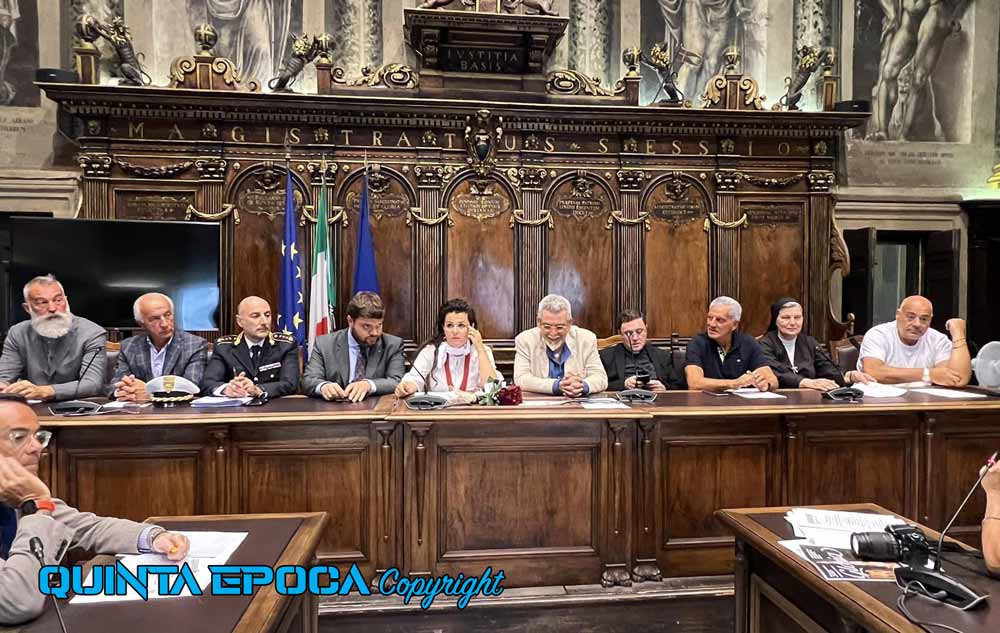 Trasporto 2023: le bambine facchino al giro delle sette chiese con i facchini.
