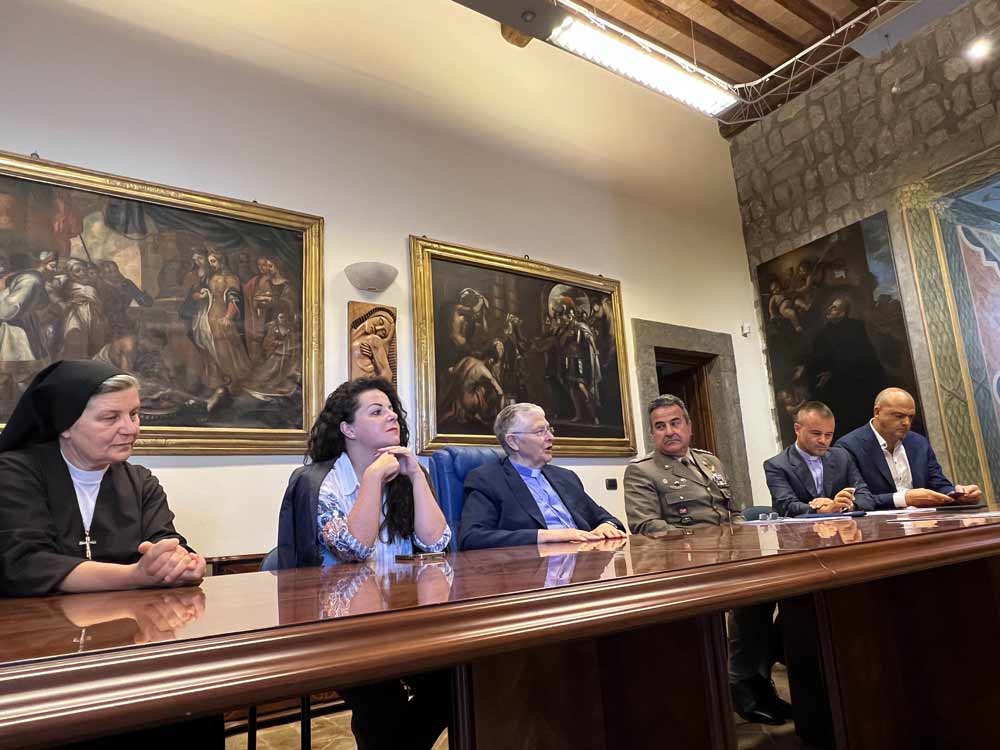 Rosa in volo sulla città. L’elicottero dell’Esercito si “inchinerà” di fronte a Gloria.