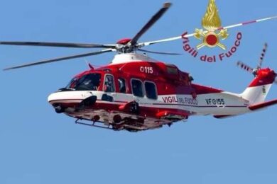 vigili-del-fuoco-elicottero-pompieri