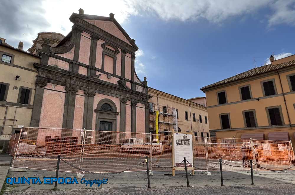 Muletto nei corridoi: si sposta l’ufficio anagrafe di Piazza Fontana Grande.