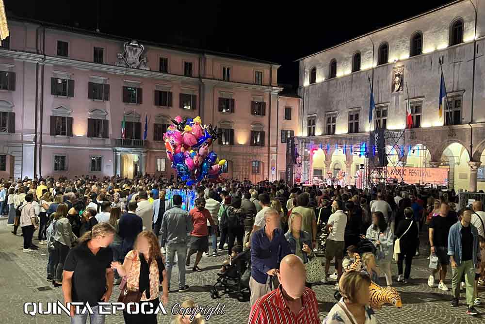 “Rosa” accende Viterbo: bene la Notte Rosa e oggi la nuova Macchina.
