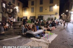 rosa-trasporto-erbe-piazza