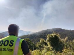 incendio-vigili-del-fuoco-canepina