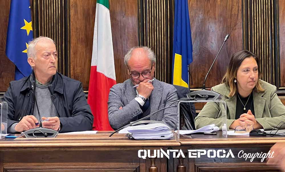 Irpef: sotto i 15 mila euro si pagherà 1,5 euro in meno. Opposizione: “Propaganda e un’offesa per i meno abbienti”.