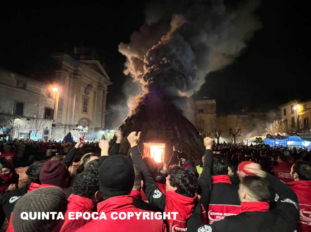 Il Focarone “accende” Bagnaia e spazza via il freddo e la notte.