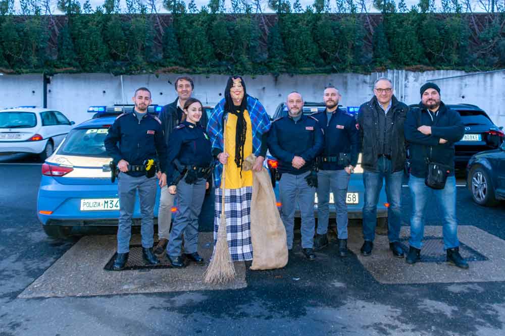 La Befana del sindacato di polizia in visita ai bambini ricoverati a Belcolle.