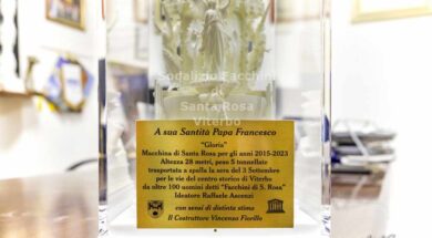 gloria-francesco-macchina-rosa