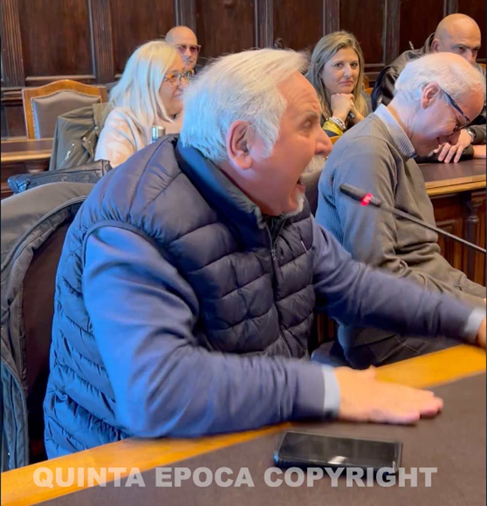Poggi “tira le orecchie” alla sua maggioranza: “Sui parcheggi solo promesse e le fontane abbandonate”