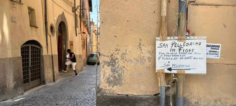 PIAZZA-FONTANA-GRANDE-SAN-PELLEFRINO-FIORE