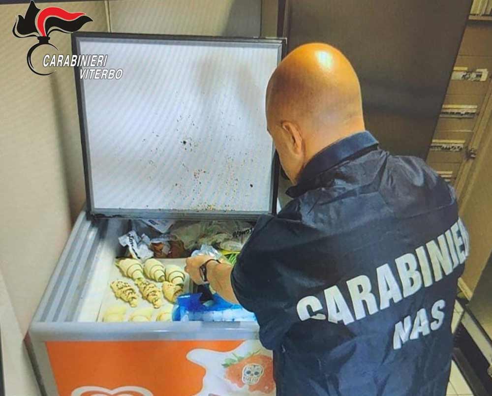 Carabinieri chiudono pizzeria – Kebab in centro storico.
