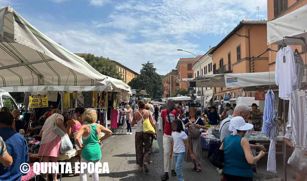 Torna il mercato in centro, a piazza della Rocca ambulanti soddisfatti e un buon flusso di persone.