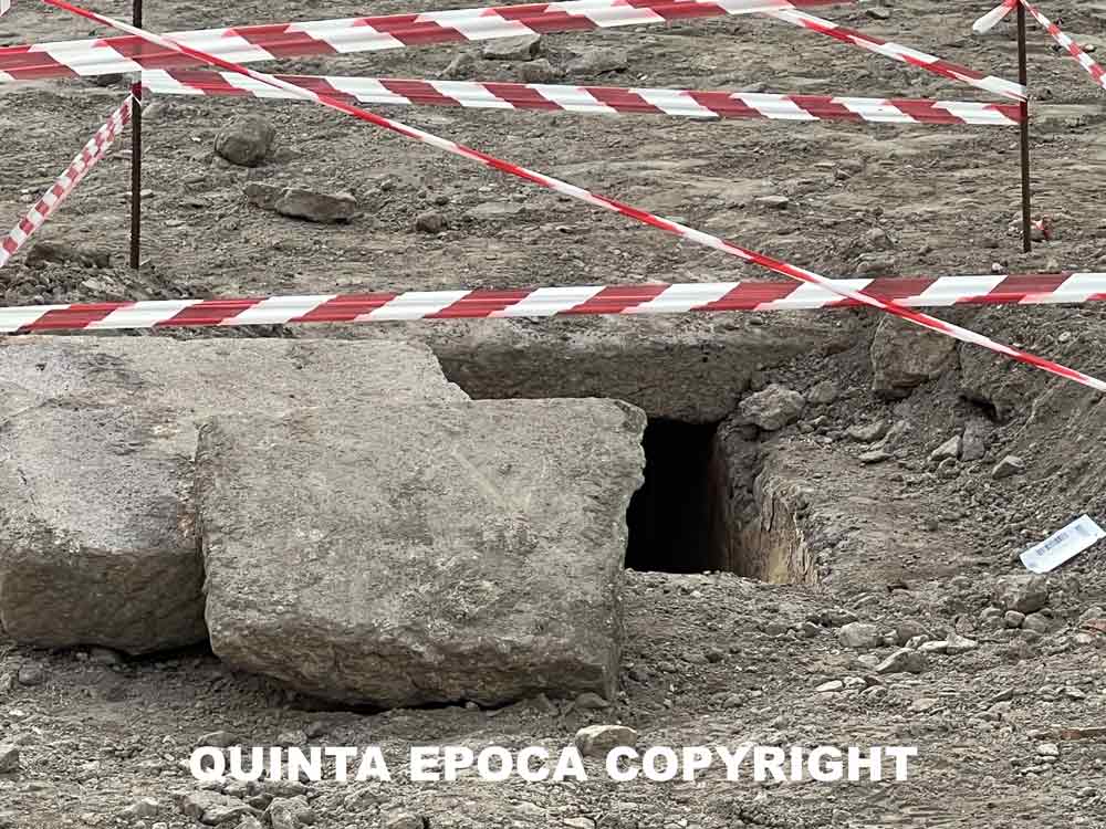 Piazza del Comune, trovate due tombe in un’area ancora tutta da scoprire.